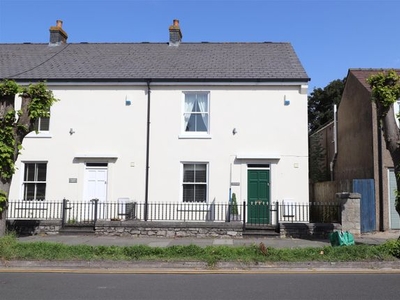 Town house for sale in Cowbridge CF71