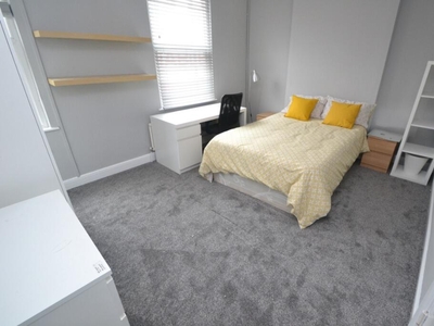 5 bedroom terraced house for rent in Hungerton Street, Lenton, Nottingham, NG7