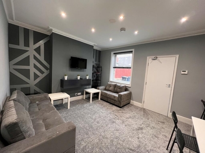 5 bedroom terraced house for rent in Portland Street | Student House | 24/25 - FIVE BEDROOMS, LN5
