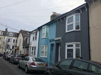 5 bedroom terraced house for rent in St Martins Street, Brighton, BN2