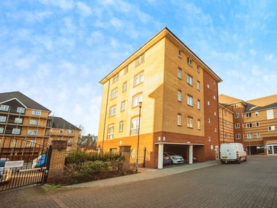 1 bedroom apartment for sale in St Peters Street, Maidstone, ME16