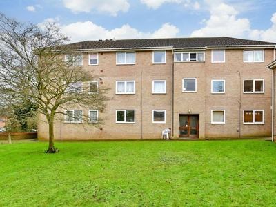 1 bedroom ground floor flat for sale in Basing Close, Maidstone, Kent, ME15