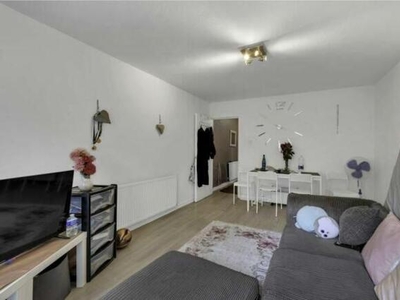 1 Bedroom Ground Floor Flat For Sale In Enfield, London