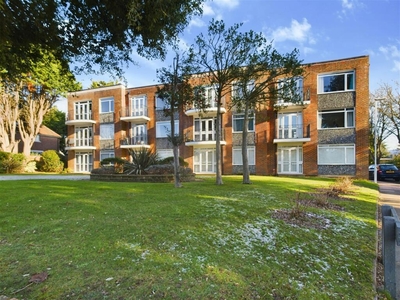 2 bedroom apartment for sale in Berkeley Square, Worthing, BN11