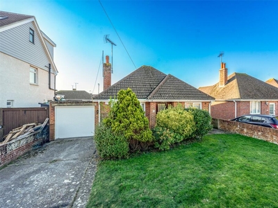 2 bedroom bungalow for sale in Lindum Road, Worthing, West Sussex, BN13