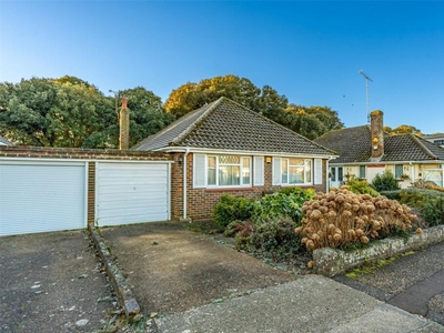 2 bedroom bungalow for sale in Midhurst Drive, Ferring, Worthing, West Sussex, BN12