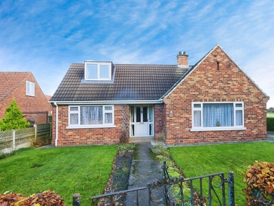 2 bedroom detached bungalow for sale in Hopgrove Lane South, YORK, YO32