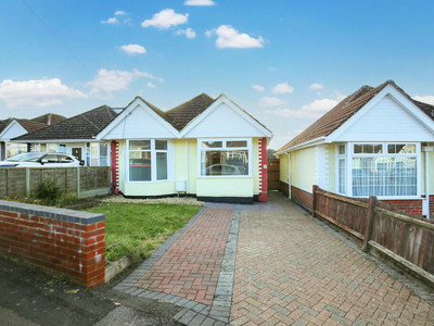 2 bedroom detached bungalow for sale in Sholing, Southampton, SO19