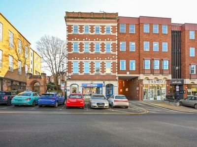 2 bedroom flat for rent in North Street, Guildford, GU1