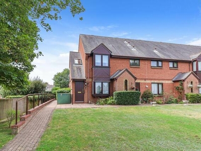 2 Bedroom Flat For Sale In Abbots Langley, Herts