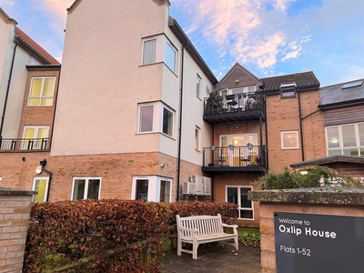2 bedroom flat for sale in Airfield Road, Bury St. Edmunds, IP32