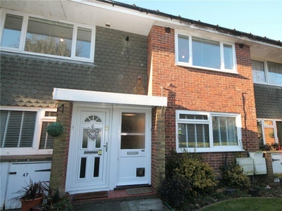 2 bedroom flat for sale in Home Farm Close, Tadworth, Surrey, KT20