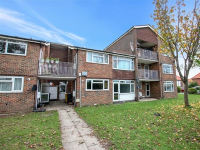 2 bedroom flat for sale in King Edward Avenue, Worthing BN14 8DR, BN14