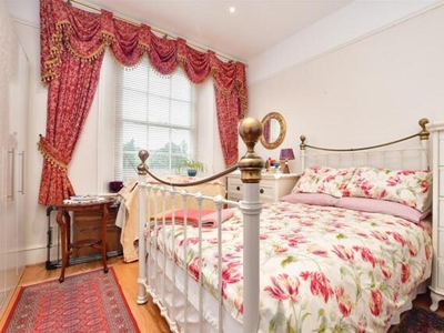 2 Bedroom Flat For Sale In Reigate