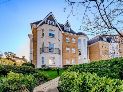 2 bedroom flat for sale in The Goffs, Eastbourne, BN21