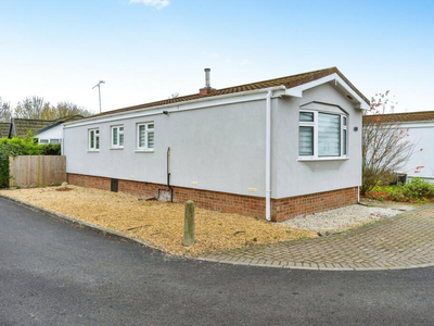 2 bedroom park home for sale in Woodside, Luton, Bedfordshire, LU1