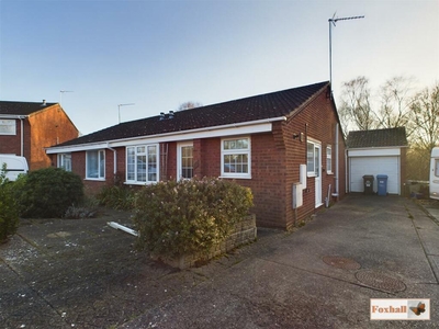 2 bedroom semi-detached bungalow for sale in Braziers Wood Road, Ipswich, IP3