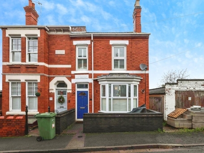 2 bedroom semi-detached house for sale in Richmond Road, WORCESTER, Worcestershire, WR5