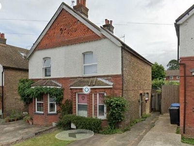 2 Bedroom Semi-detached House For Sale In Warlingham, Surrey