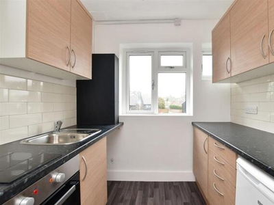 2 Bedroom Shared Living/roommate Reigate Surrey