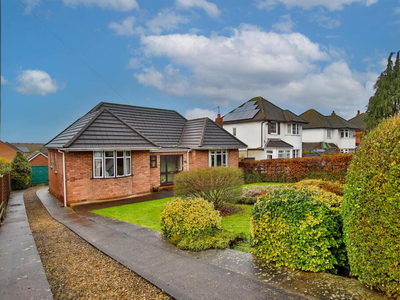 3 bedroom detached bungalow for sale in Battenhall Road, Battenhall, Worcester, WR5
