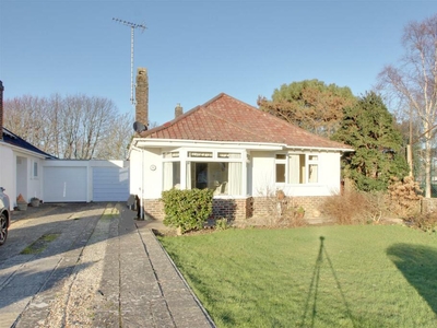 3 bedroom detached bungalow for sale in Fernhurst Drive, Goring-By-Sea, Worthing, BN12