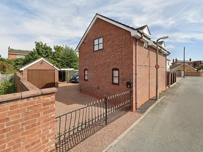 3 bedroom detached house for sale in Avenue Road, Worcester, Worcestershire, WR2