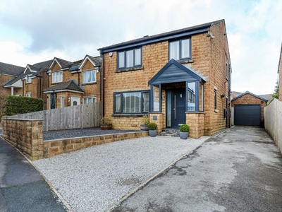 3 bedroom detached house for sale in Dunmore Avenue, Queensbury, Bradford, BD13