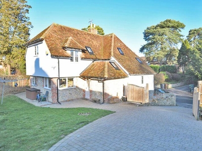 3 bedroom detached house for sale in Roundwell, Bearsted ME14