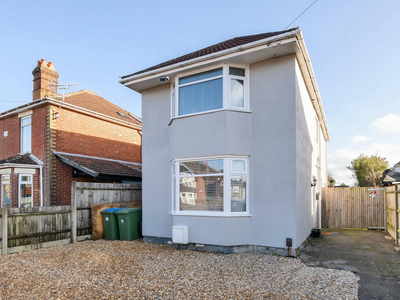 3 bedroom detached house for sale in Sholing, Southampton, SO19