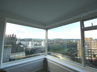 3 bedroom flat for sale in Howard Square, Lower Meads, Eastbourne, BN21