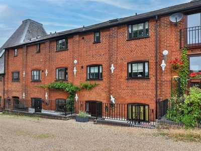 3 Bedroom Mews Property For Sale In Hadleigh