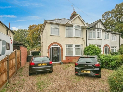 3 bedroom semi-detached house for sale in Colchester Road, Ipswich, IP4