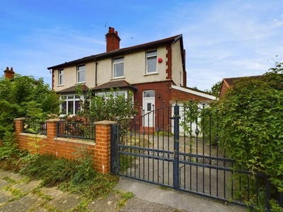 3 Bedroom Semi-detached House For Sale In Wakefield