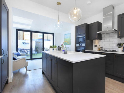 3 Bedroom Terraced House For Sale In Balham, London
