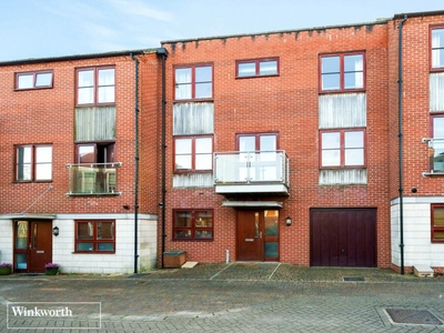 3 bedroom town house for sale in Canadian Way, Basingstoke, Hampshire, RG24