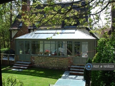 4 Bedroom Detached House For Rent In Beaconsfield