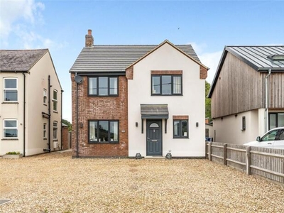 4 Bedroom Detached House For Sale In Brafield On The Green, Northamptonshire