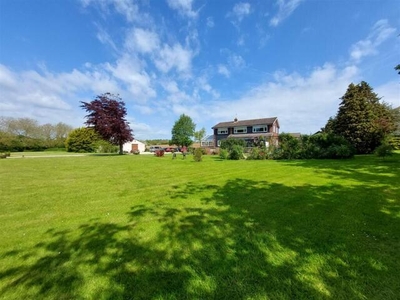 4 Bedroom Detached House For Sale In Cayton Bay