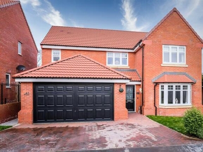 4 Bedroom Detached House For Sale In Highfield Manor, Fixby