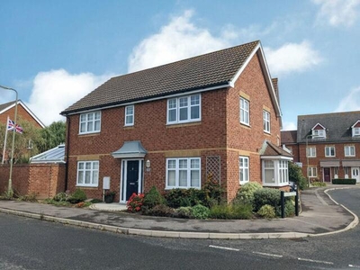 4 Bedroom Detached House For Sale In Lee-on-the-solent, Hampshire