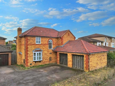 4 bedroom detached house for sale in Tunbridge Grove, Kents Hill, Milton Keynes, MK7