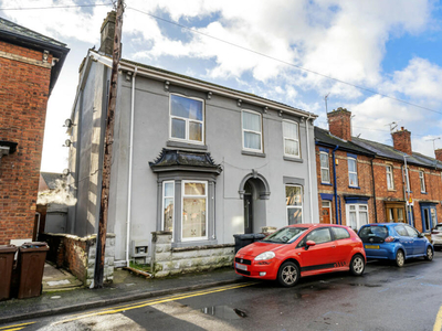 4 bedroom end of terrace house for sale in Sewells Walk, Lincoln, Lincoln, LN5