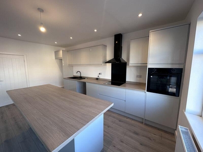 4 bedroom flat for rent in Leicester Street, Newcastle Upon Tyne, NE6