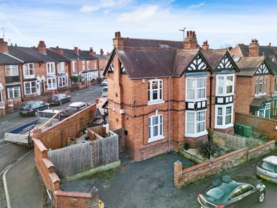 4 bedroom semi-detached house for sale in Lansdowne Road, Worcester, WR3