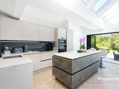 4 Bedroom Semi-detached House For Sale In North Finchley, London