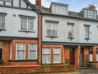 4 bedroom terraced house for sale in Queen Annes Road, Bootham, YO30