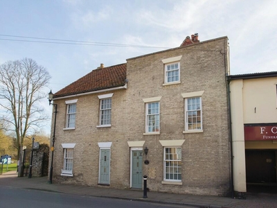 4 bedroom town house for rent in Mustow Street, Bury St Edmunds, IP33