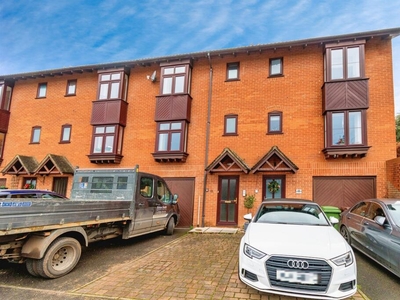 4 bedroom town house for sale in Crowder Terrace, Winchester, SO22