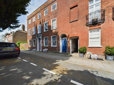 4 Bedroom Town House For Sale In Gillingham, Kent